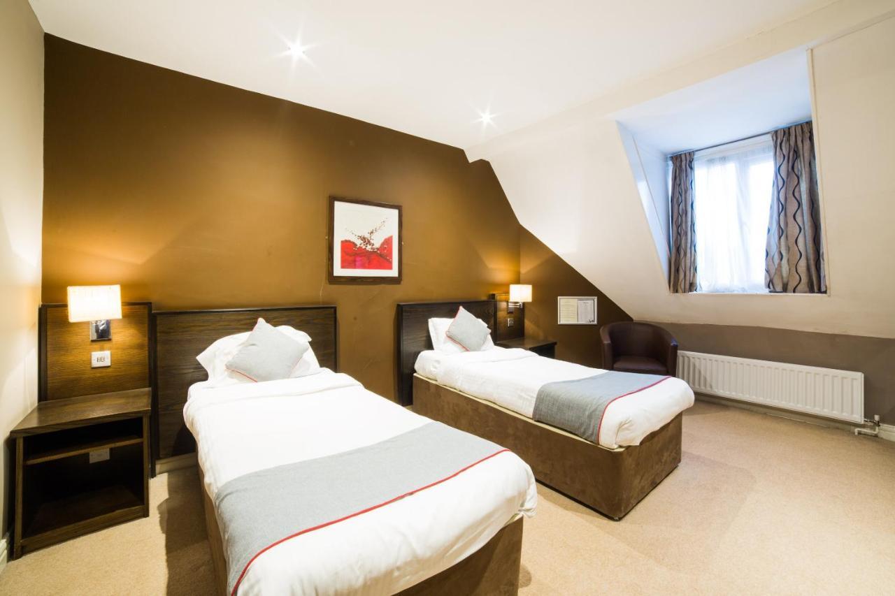 Oyo Hotel Majestic 배로우인퍼니스 외부 사진