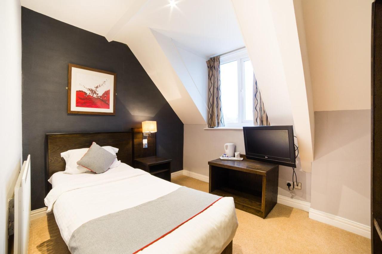 Oyo Hotel Majestic 배로우인퍼니스 외부 사진