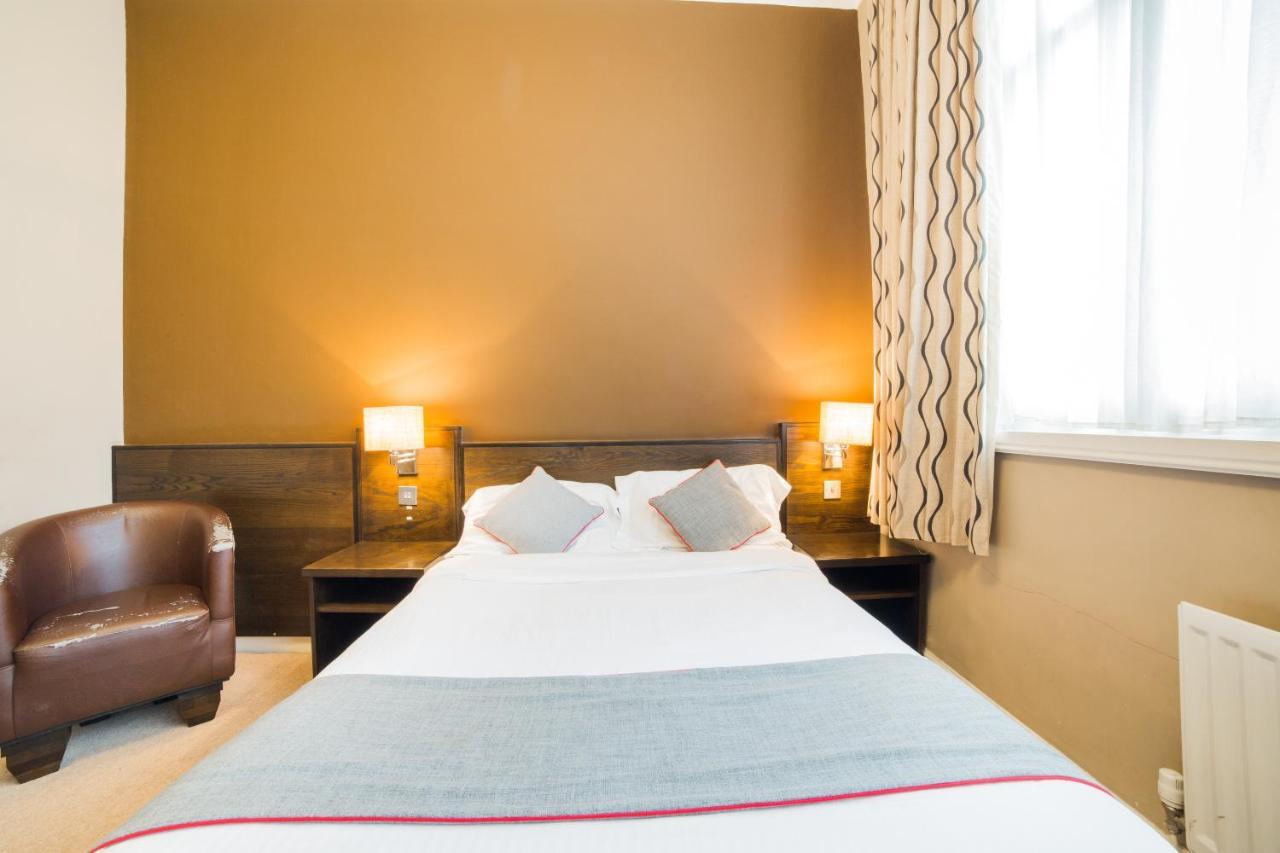 Oyo Hotel Majestic 배로우인퍼니스 외부 사진