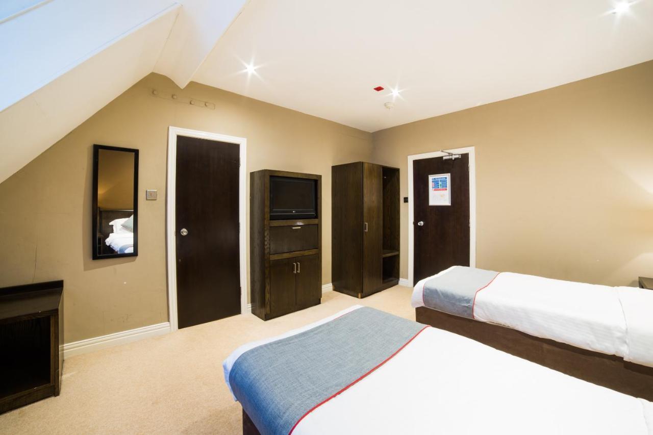 Oyo Hotel Majestic 배로우인퍼니스 외부 사진